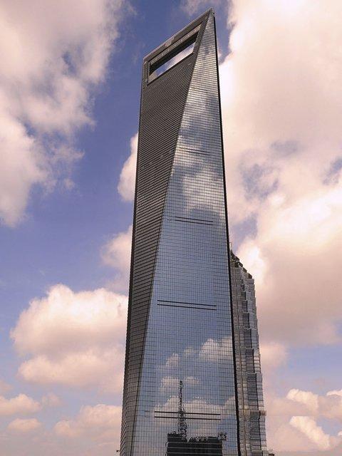 中国十大高楼，上海有两座，第一超越迪拜塔