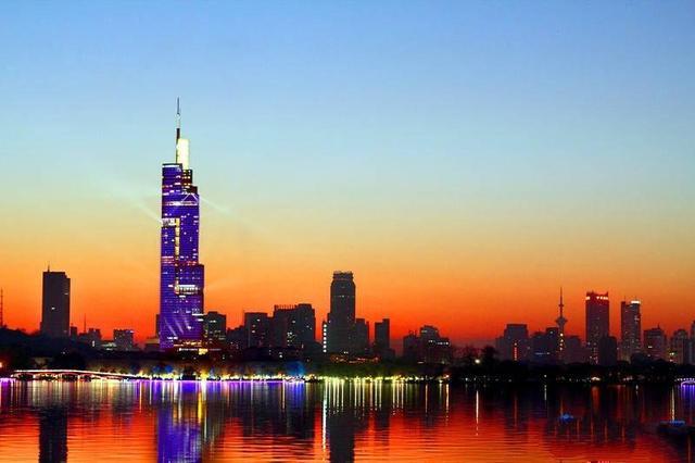 中国十大高楼，上海有两座，第一超越迪拜塔