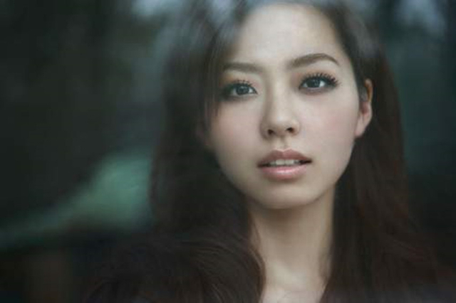 从主动上台求婚到被传婚变,张靓颖真的被骗色骗财吗