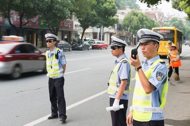 辅警数量超过300万人，为什么没有编制还这么抢手，福利很高么