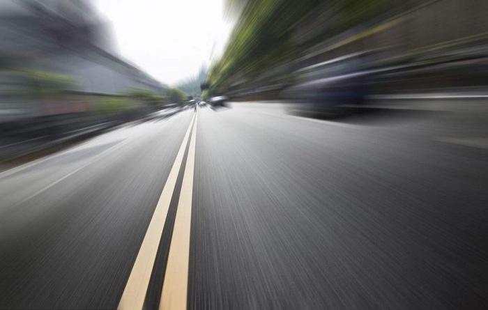 汽车最快能跑多快？汽车的最高速度是由什么决定的？