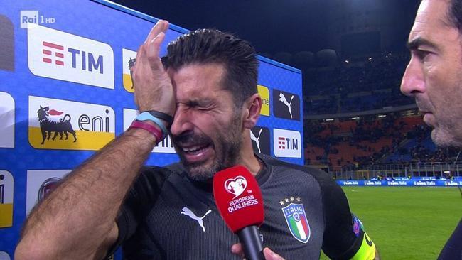 意大利球迷可能有很多话想说 但第一句必须骂一骂文图拉