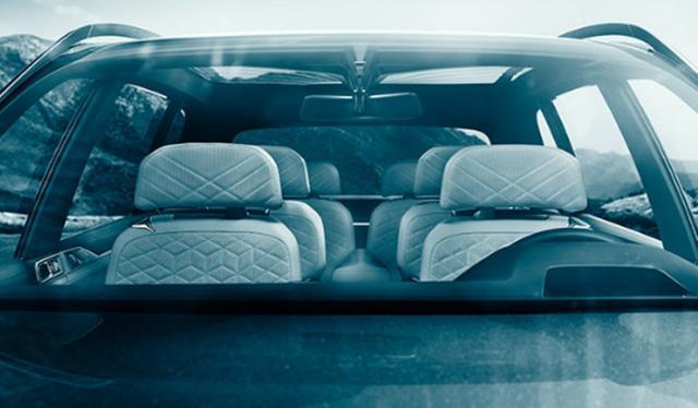 宝马X7太酷炫了，透明车顶，水晶挡杆！