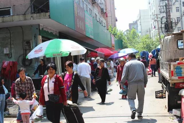 到青岛旅游，别忘了去西镇品尝一下的正宗的青岛美食？