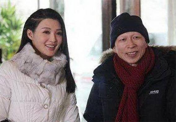 黄晓明赵薇同学，长太丑吓到蒋雯丽， 却娶靓妻，女儿漂亮