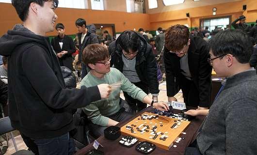 世界二冠王姜东润获业余冠军 遭棋迷炮轰