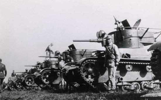 淞沪战场：一辆孤独的国军装甲战车只身冲向日军阵地