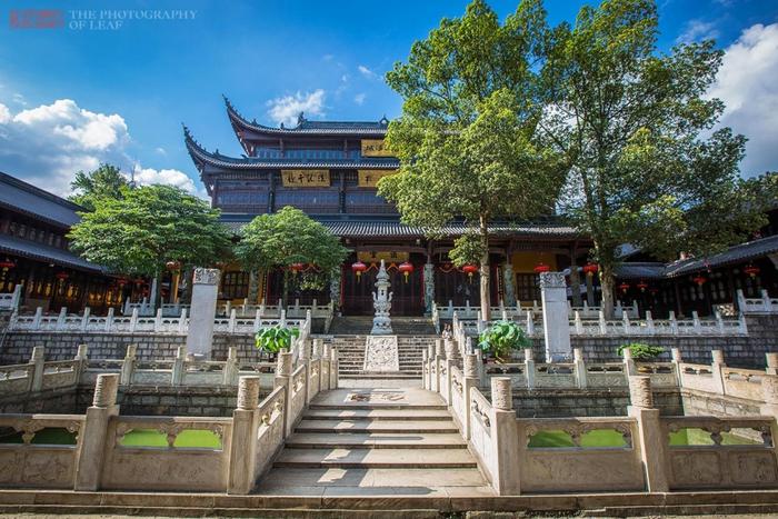 浙江奉化雪窦寺，是唯一建有弥勒佛殿的寺庙！