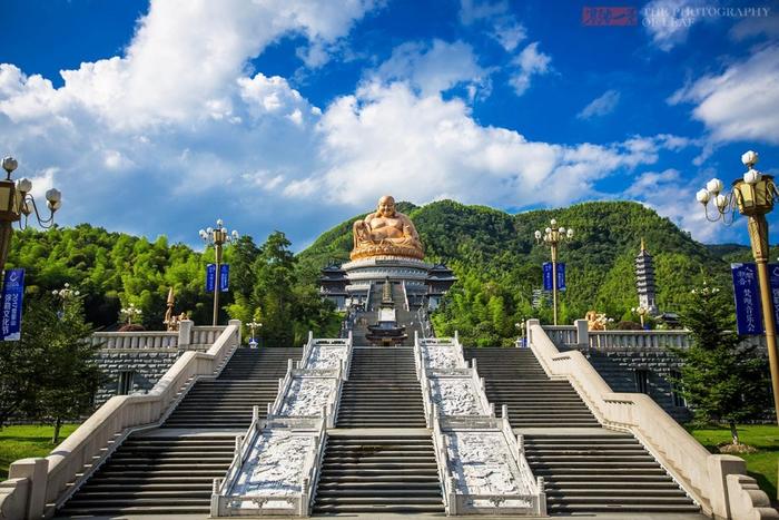 浙江奉化雪窦寺，是唯一建有弥勒佛殿的寺庙！