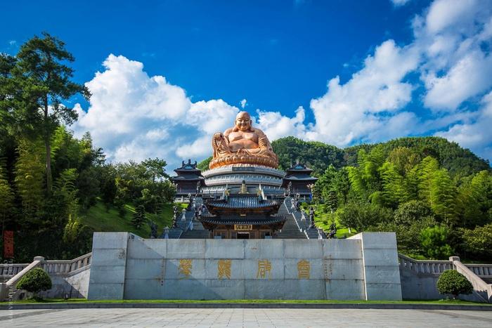 浙江奉化雪窦寺，是唯一建有弥勒佛殿的寺庙！