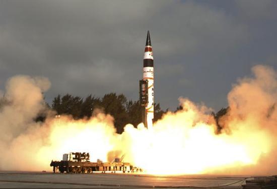 印度又射可携带核弹头“烈火-5”洲际导弹 试验多年仍然未服役