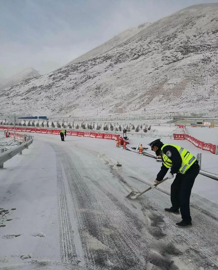 西藏降雪天气，道路结冰黄色预警