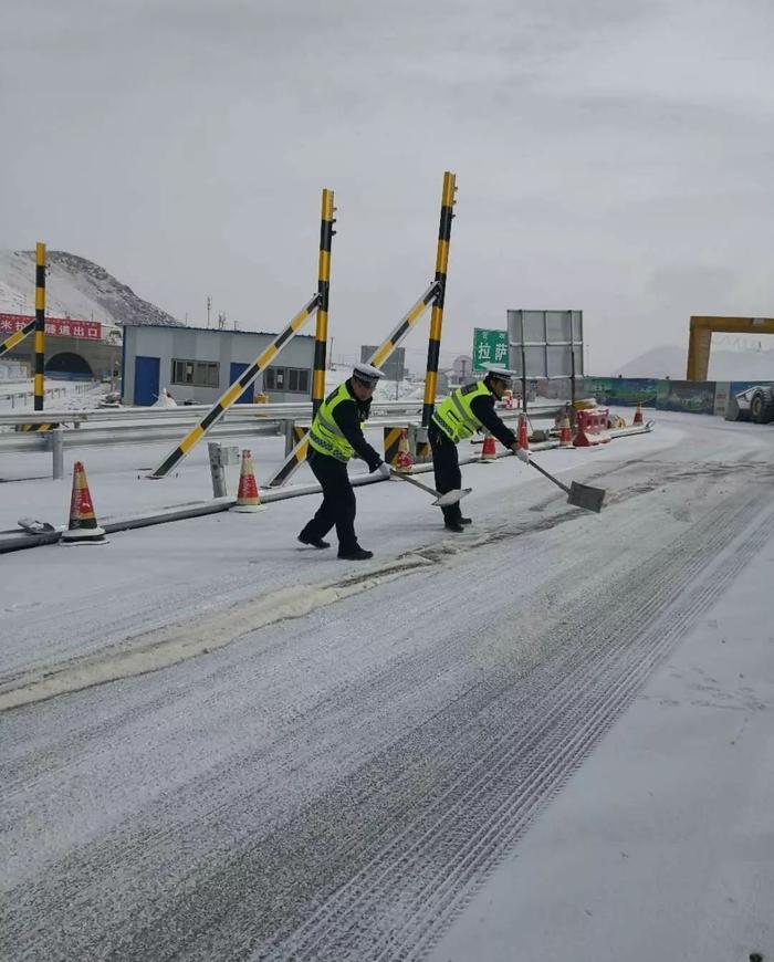 西藏降雪天气，道路结冰黄色预警