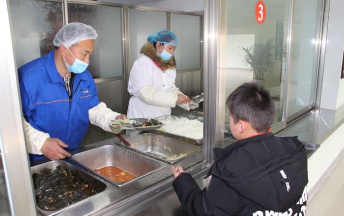 中午配餐、弹性离校，这连云港几所小学的家长将被全市羡慕！