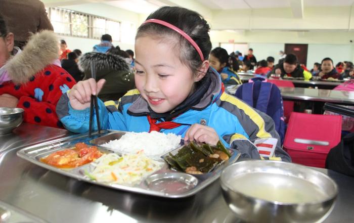 中午配餐、弹性离校，这连云港几所小学的家长将被全市羡慕！