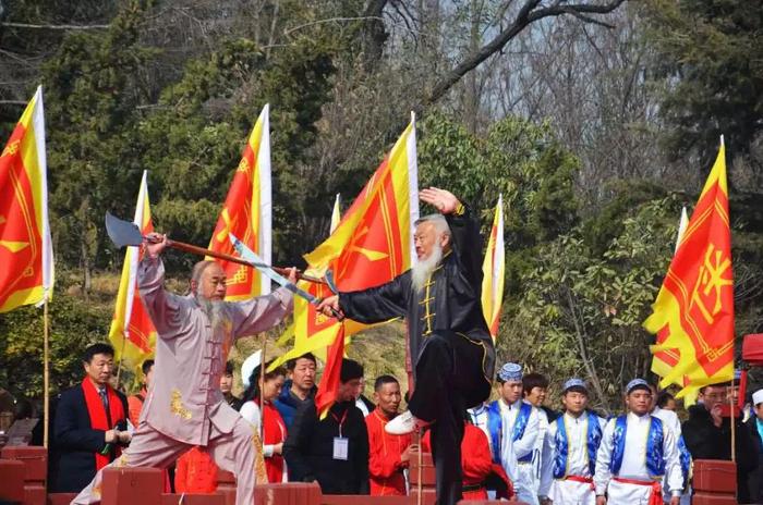 2018年开封市第十四届武术庙会今日在万岁山景区隆重开幕！