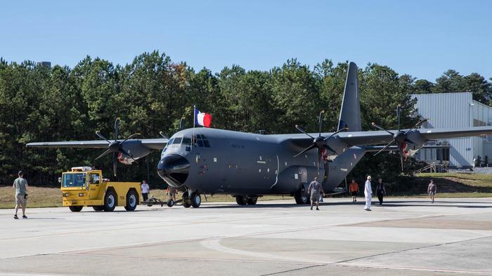 法国空军又添利器 第一架C130J运输机到货 将与别国共用
