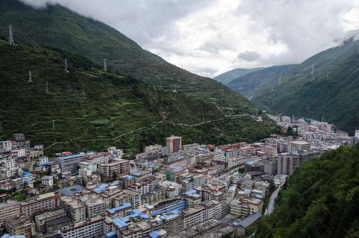 在康定人与人之间只有一个锅庄的距离