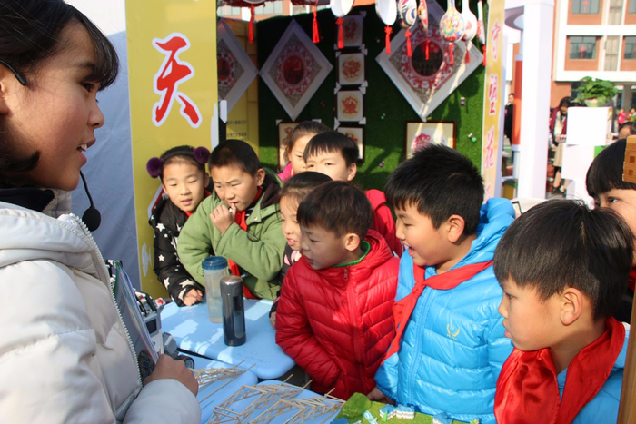 郑州经开区实验中学在郑州市美育展示会上惊艳亮相