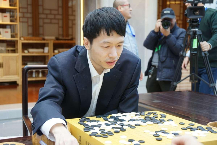 新奥杯柯洁出错觉 彭立尧半目闯决胜局