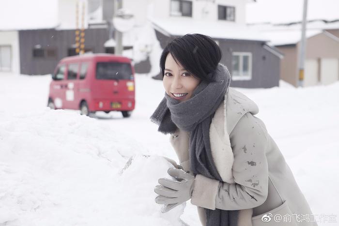 邓丽君名曲“我只在乎你”首次改编电影 俞飞鸿北海道浪漫庆生