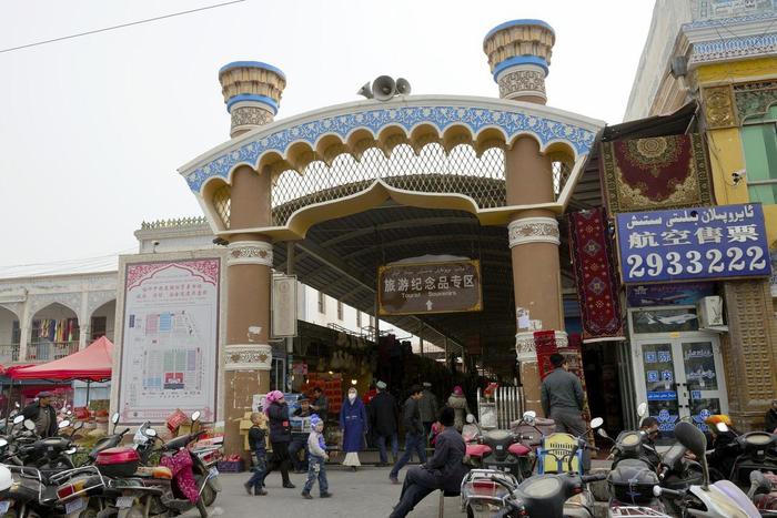 实拍新疆喀什大巴扎：两千多年前亚洲最大的集市 如今繁华依旧