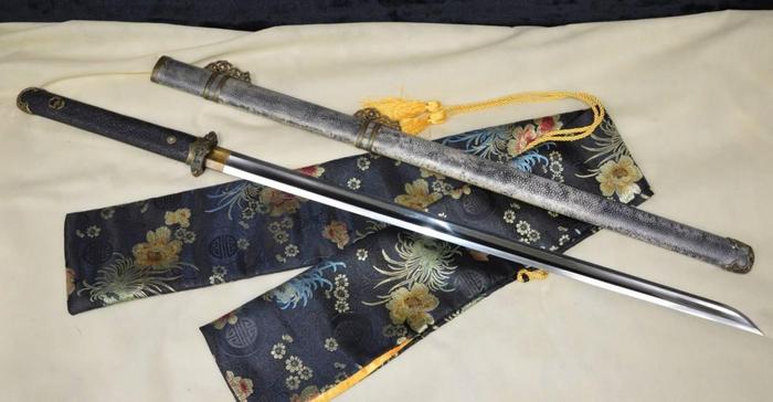 オレンジの曲刀 繍春刀 牛尾刀 苗刀 手鍛造打 古兵器 武具 刀装具 両手刀 オレンジの曲刀 繍春刀 牛尾刀 苗刀 手鍛造打 古兵器 武具 刀
