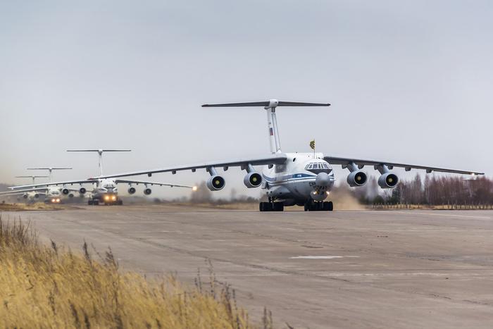 俄新组建一支运输机团 伊尔-76MD玩起了大象漫步