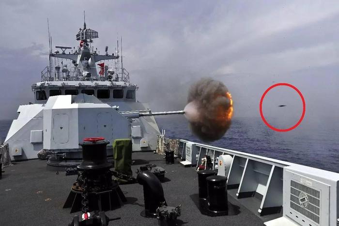中国海军战舰6门炮就能“万弹连发”，支援登岛战很给力！
