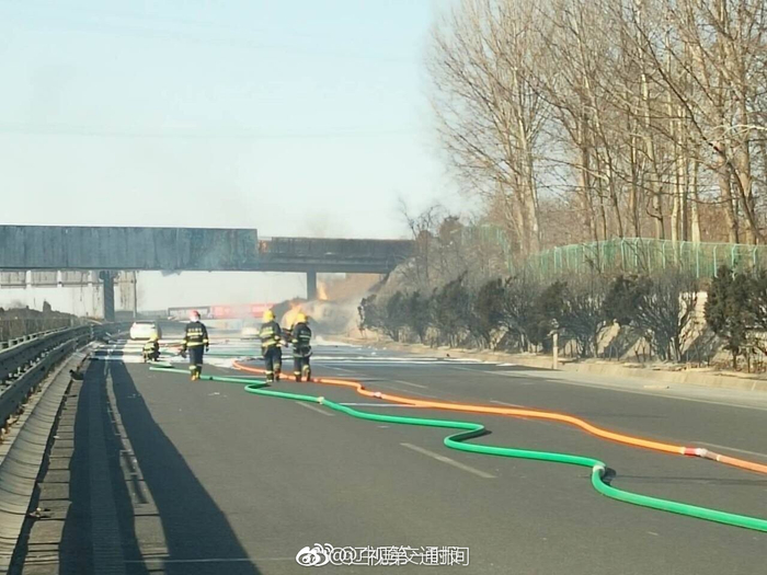 最新！京哈高速K292北京方向危化品车辆燃爆事故目前已处置完毕全线恢复通车
