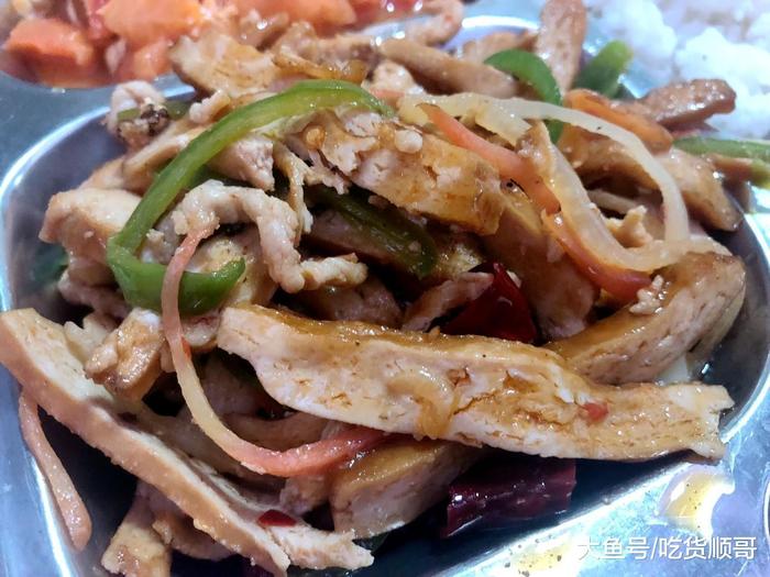 我们食堂8元钱的员工餐是这样的