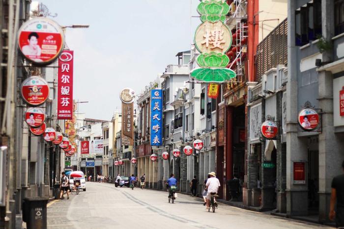 广州最知名的一条商业街, 名字很奇葩, 叫做上下九!