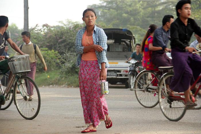 实拍: 缅甸女子和她的生活, 近几年才开始一夫一妻制