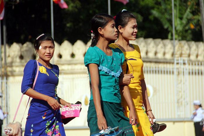 实拍: 缅甸女子和她的生活, 近几年才开始一夫一妻制