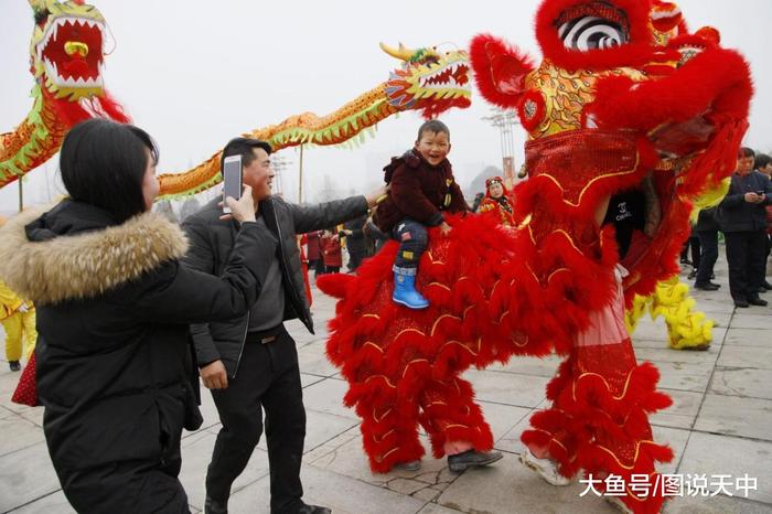 不点花灯月不圆 不耍社火难过年 传统的才是最好的