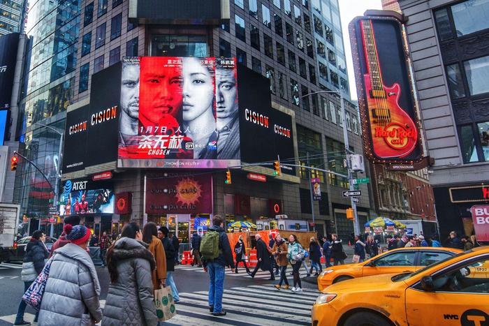 《杀无赦》海报强势登陆纽约时代广场 剧情内容获众多好评