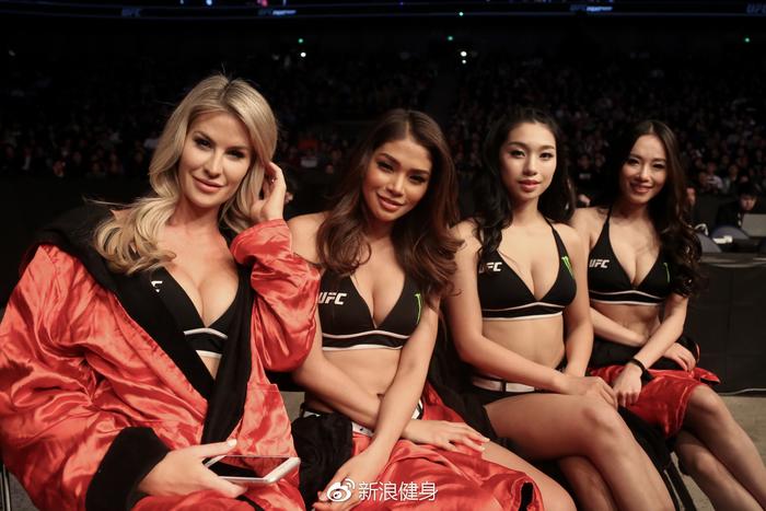 这个UFC中国举牌女郎有点不一样