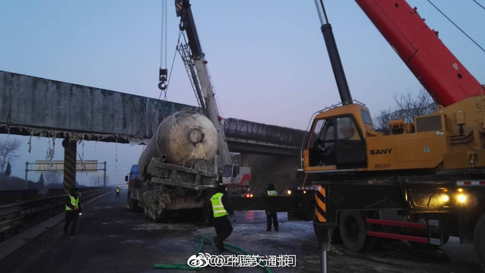 最新！京哈高速K292北京方向危化品车辆燃爆事故目前已处置完毕全线恢复通车