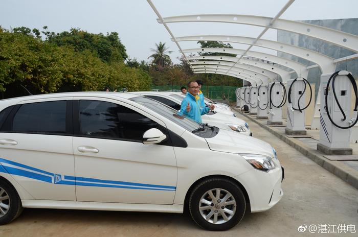 湛江市目前最大规模的公共电动汽车充电站完成调试！