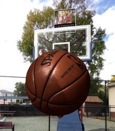 NBA应用增加AR功能，街头就能玩投篮游戏
