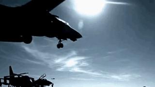 从漂亮的弹射起飞到精彩的空中狗斗，F-14雄猫留下太多的回忆