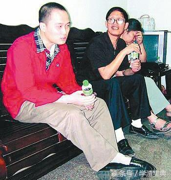 考霸? 3次考上清华北大, 被退学, 是作秀还是作践自己?