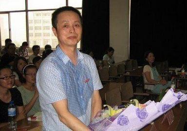 坐拥百亿集团总裁之女章泽天，为何选择嫁给大19岁的刘强东。