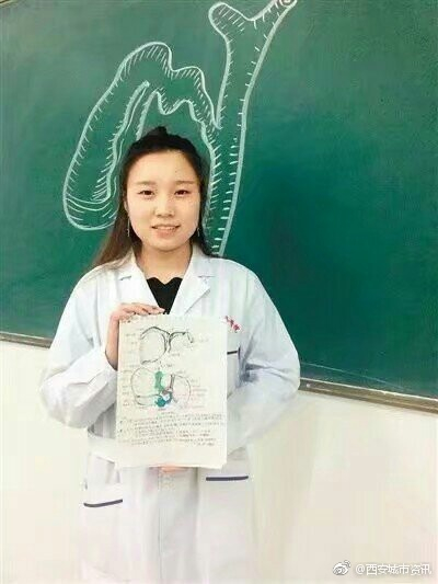 西安培华大二女生课堂笔记走红，被医学“耽误的画家”