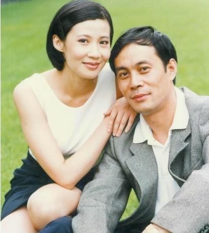 张光北一家近照：和妻子恩爱29年，女儿漂亮如今也是明星！