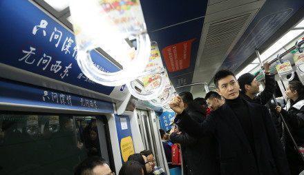 那么问题来了：哪些明星摆明便是走到地铁里有意让你遇见的？