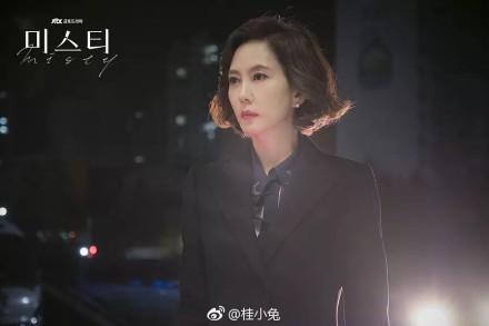 金南珠主演的韩剧《迷雾》，顶尖主播怼职场小白，霸气回归