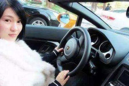 郭美美18岁的照片，曾经开玛莎拉蒂百万豪车，如今只能吃劳饭！