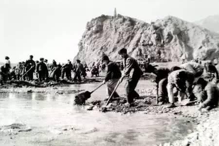 乌鲁木齐人都在探究这个叫“河滩”的路，为啥没有水？
