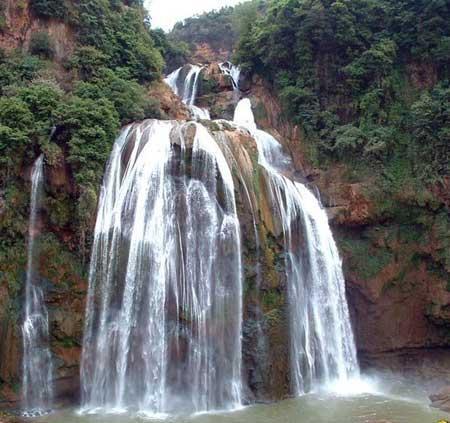 云南省最大、最壮观的大叠水瀑布！